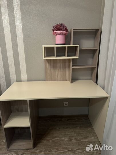 Письменный стол