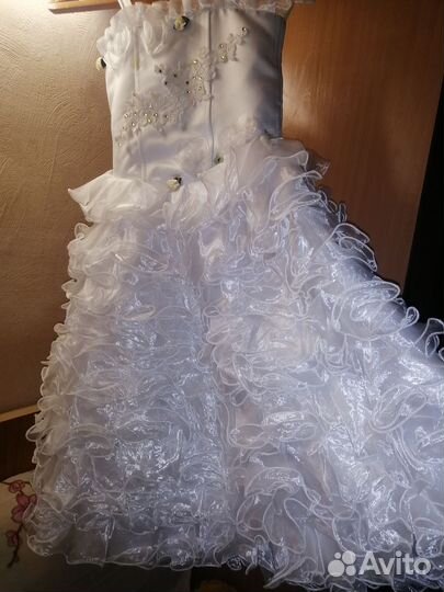 Нарядное белое платье для девочки