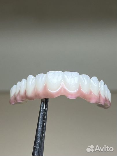 Зубной техник керамист