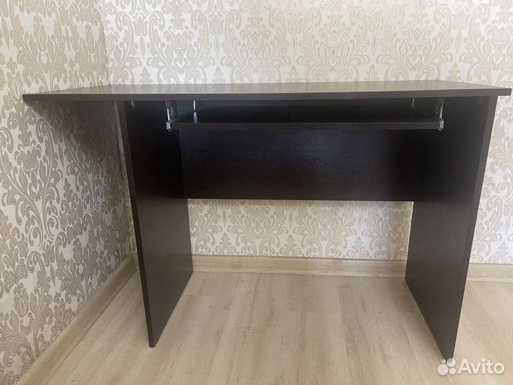 Компьютерный стол черный