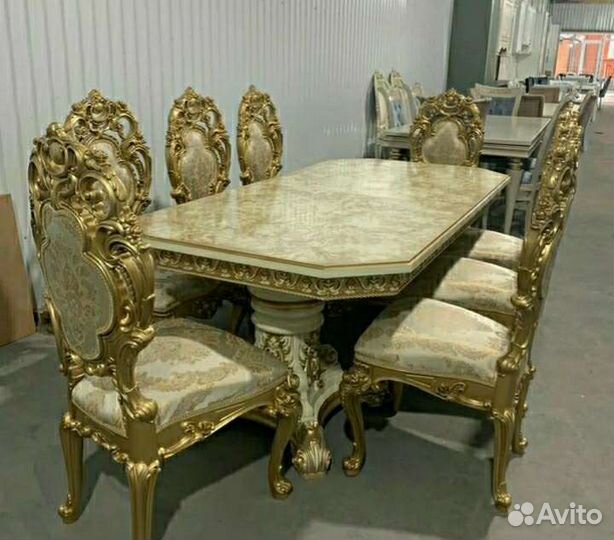 Стол и стулья