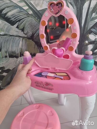 Детский туалетный столик