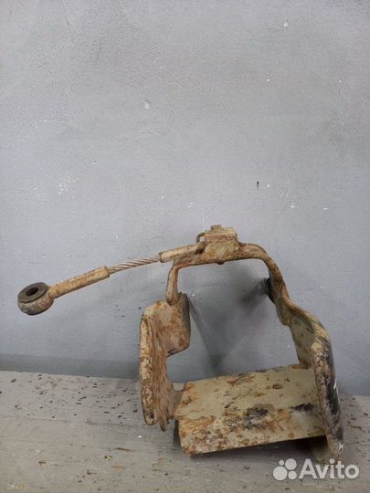 Кронштейн крепления раздатки Mitsubishi Pajero 4