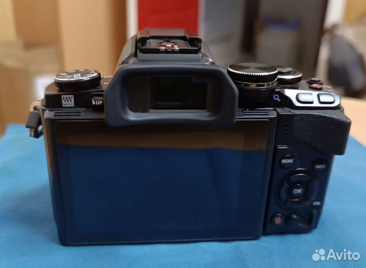 Olympus OM-D E-M10 в состоянии нового