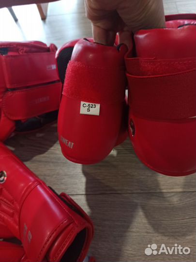 Боксерские перчатки, шлем, защита Clinch