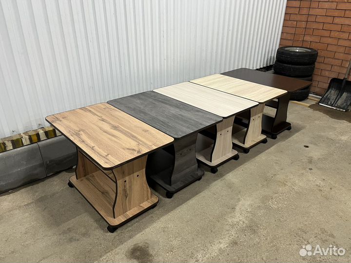 Журнальный столик на колесах