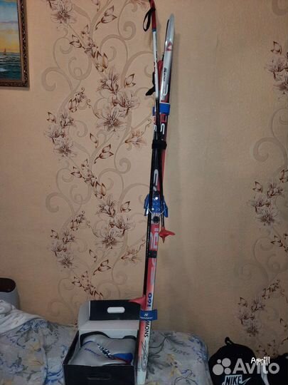 Продам лыжи и ботинки к ним комплектом