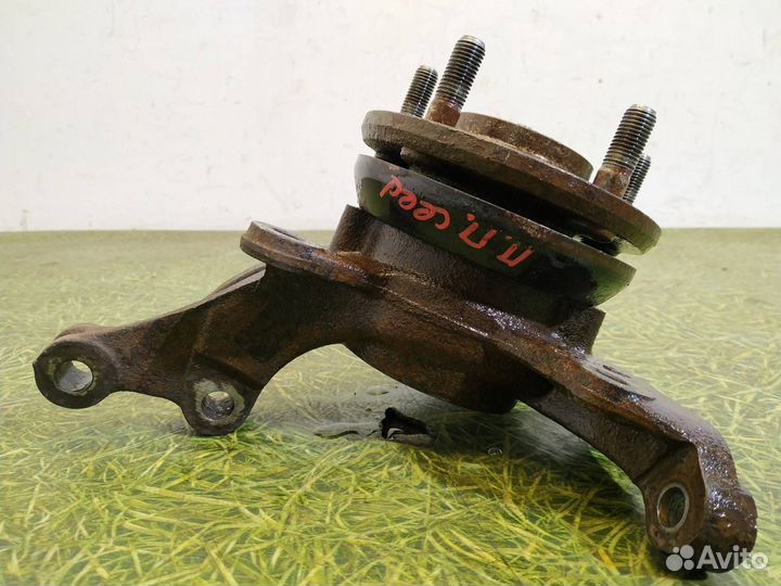 Кулак поворотный передний правый Kia Ceed ED G4FA