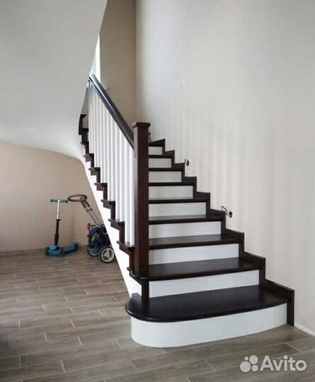 Лестница с площадкой на второй этаж