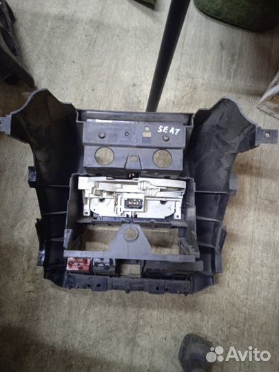 Рамка магнитолы Seat Toledo