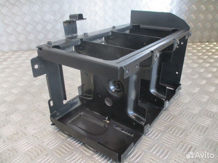 Кронштейн торпедо Volvo 20563607