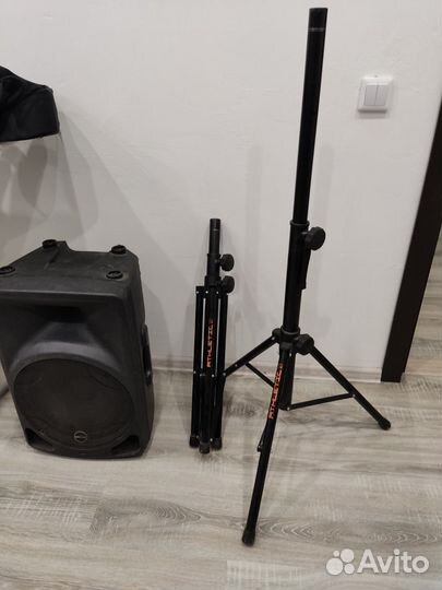 Стойки для музыкальной аппаратуры