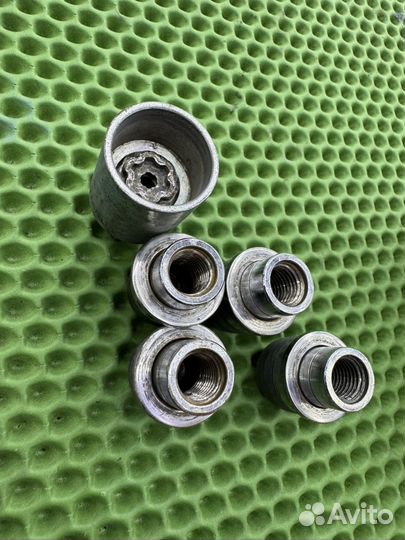 Секретки тойота 12 *1.5