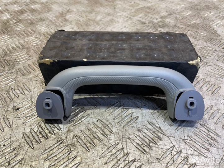 Ручка потолка правая Kia Sorento 2 XM G6dн 3.3
