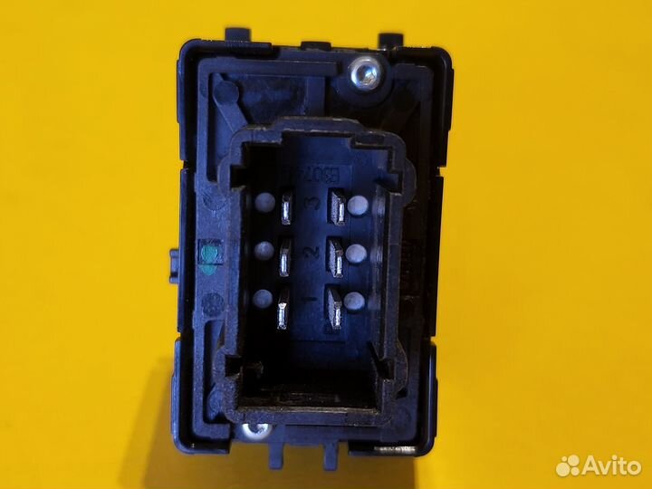 Кнопка стеклоподъемника заднего правого Fluence