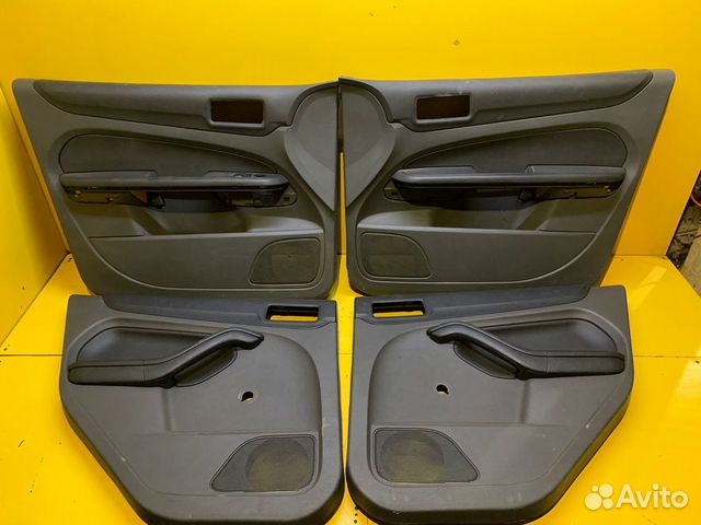 Обшивка двери Ford Focus 2004–2008