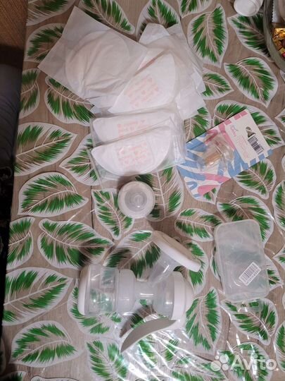 Молокоотсос, прокладки для груди, накладки новые