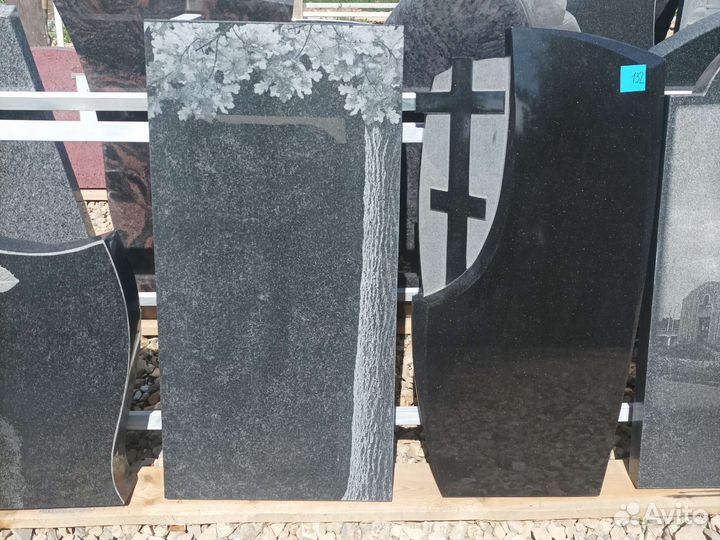 Памятник,оградки