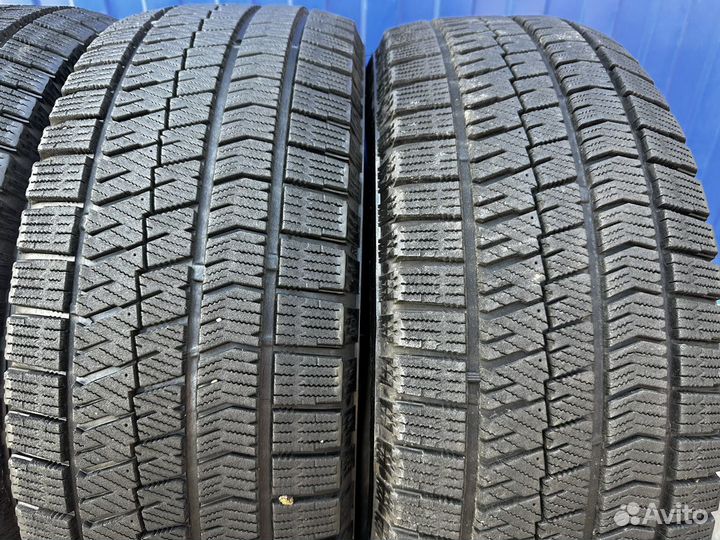 Bridgestone Blizzak VRX2 215/55 R17 94Q