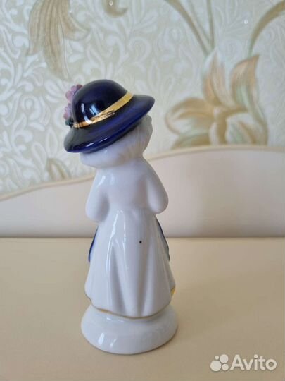 Статуэтка дама с книгой, штучно или комплектом