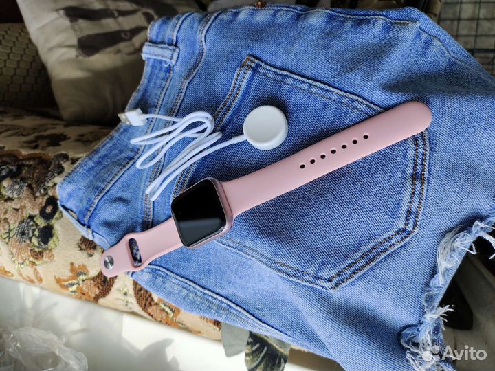 Фитнес браслет с дизайном Apple watch