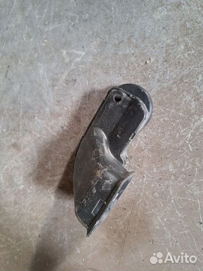 Воздуховод левый Audi A6 C6