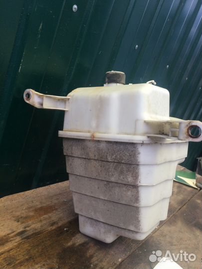 Бачок омывателя лобового стекла Geely Emgrand EC7