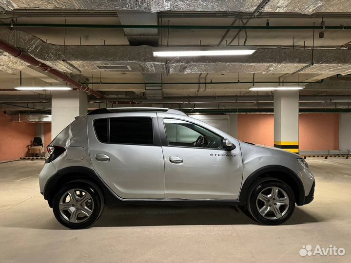 Renault Sandero Stepway 1.6 МТ, 2021, битый, 52 338 км