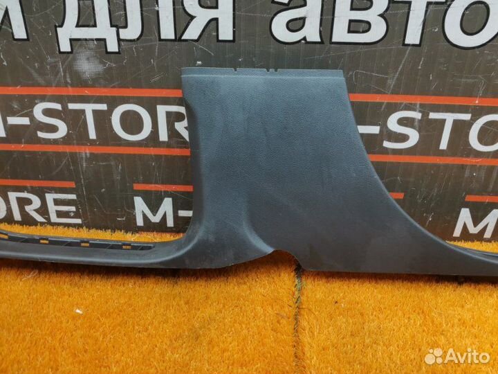 Накладка на порог салона левая Volkswagen Touareg