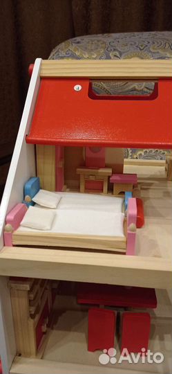 Кукольный домик с мебелью