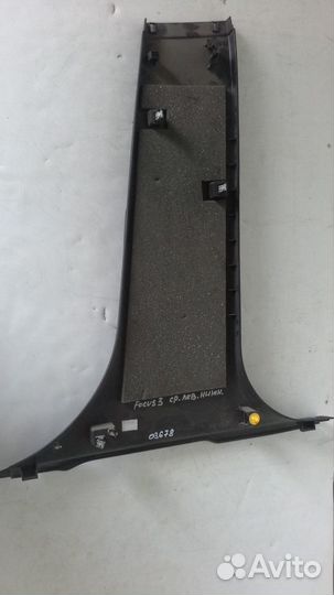 Накладка средней стойки нижняя Ford Focus 3 черная