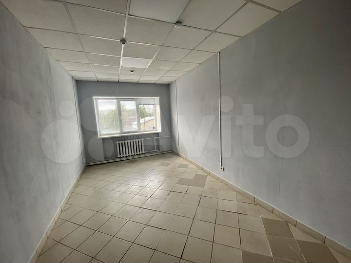 Офисные помещения: 18 м², 22 м² (с водой)