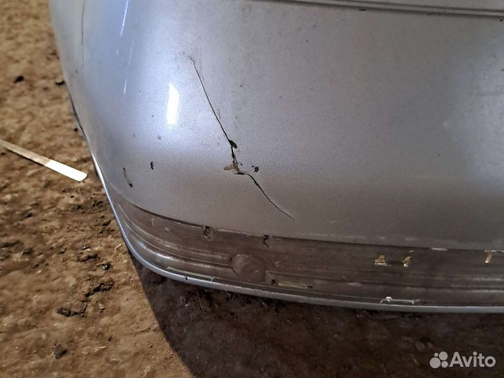 Бампер задний Mitsubishi Carisma