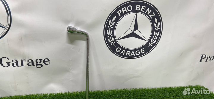 Ключ колесный (балонный) Mercedes-Benz E-Класс