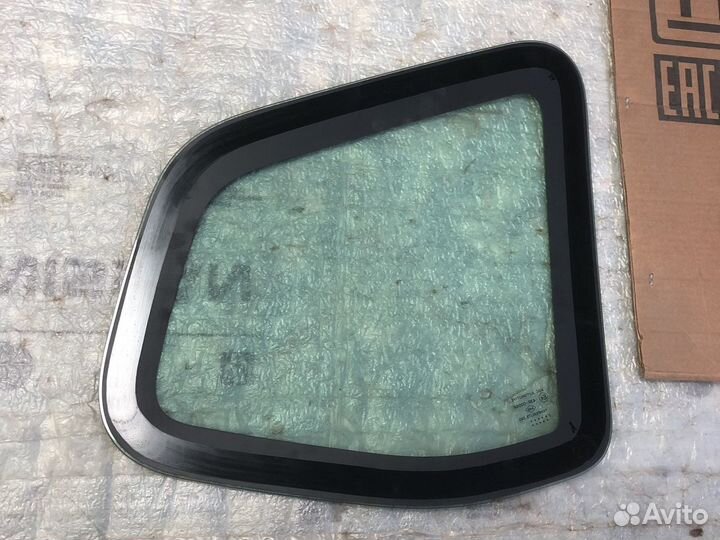 Стекло кузовное глухое левое Renault Duster 2020