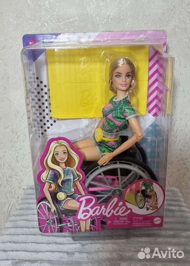 Барби на коляске