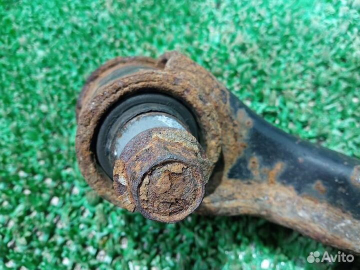 Рычаг задний верхний правый Mitsubishi pajero IV