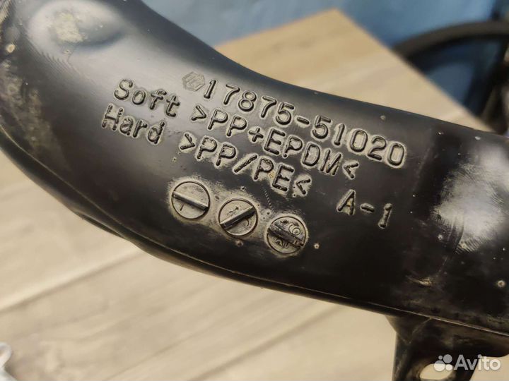 Патрубок воздушного фильтра Toyota LC200 2016г