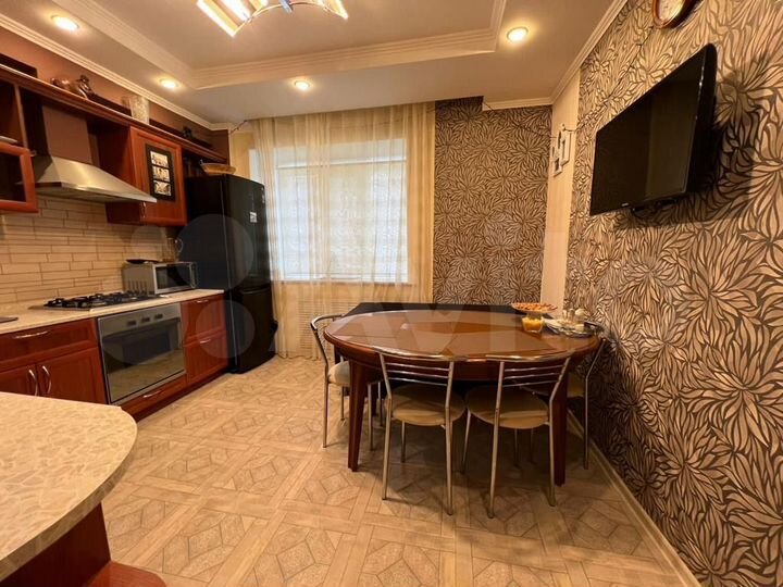 2-к. квартира, 79 м², 1/9 эт.