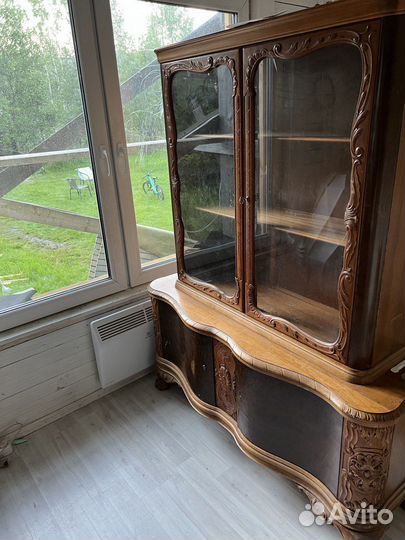 Старинный шкаф буфет горка