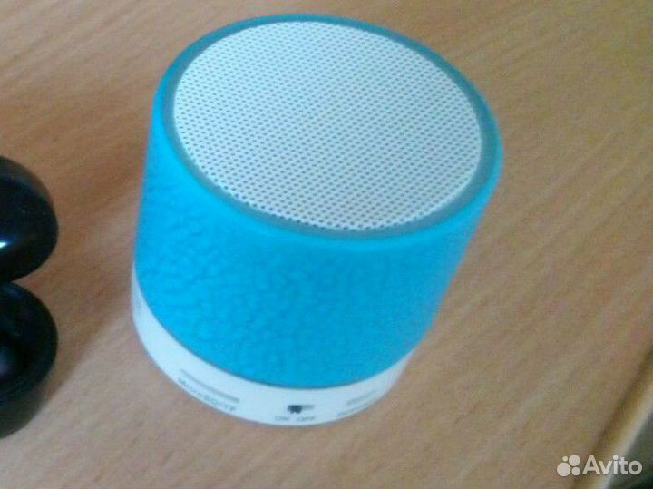 Китайская калонка и наушники