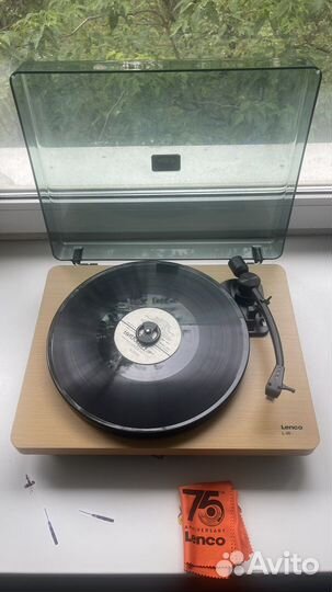Виниловый проигрыватель Lenco L-30