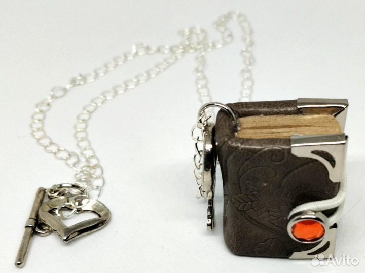 Кулоны-блокнотики, ручная работа