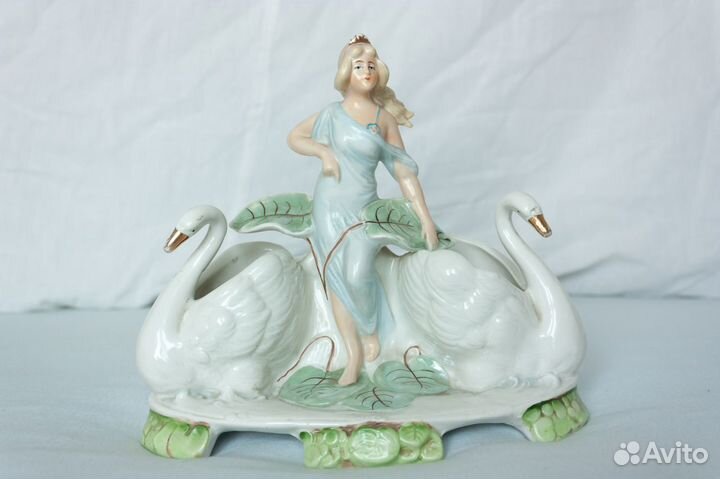 Салфетница Девушка с лебедями.Графенталь до 1972г