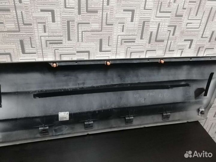 Накладка двери на Toyota Harrier