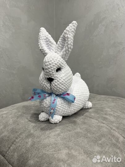 Вязаный кролик, ручная работа