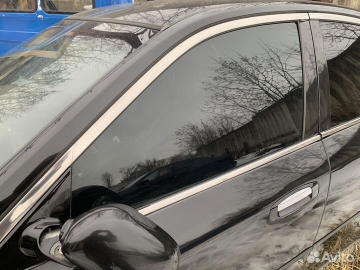 Боковые стекла Nissan Skyline 35