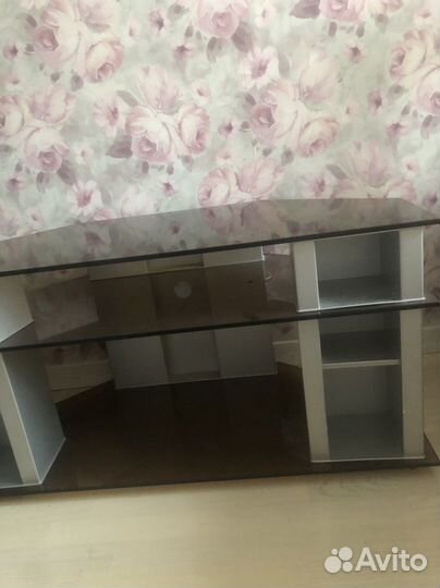 Стеклянная тумба под тв