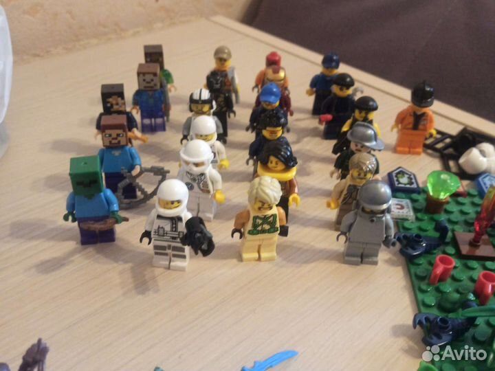 Lego1.4кг, человечки,аксессуары много,набор эльфов