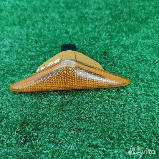 Поворотник Ford Mondeo 3 2001 1S7113K309